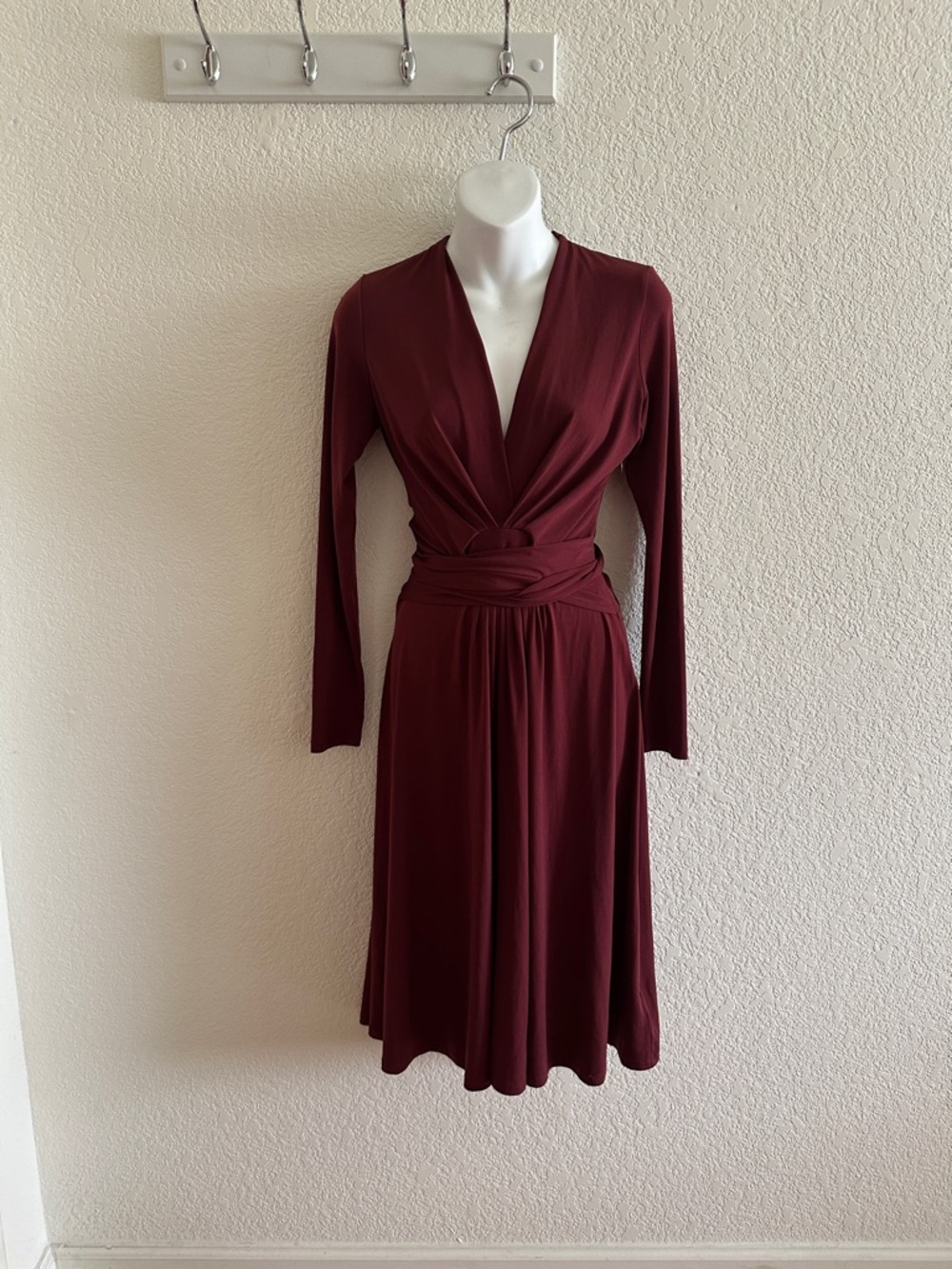Michael Kors Women’s Burgundy Maroon Long Sleeve Plunge Vneck Wrap Dress Size 2 - Picture 2 of 8